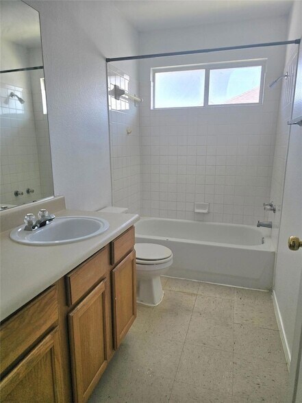 Building Photo - 2837 Southampton Way