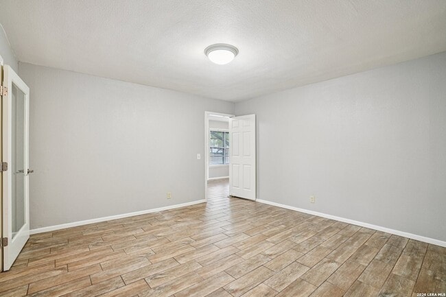 Building Photo - 6106 Vance Jackson Rd