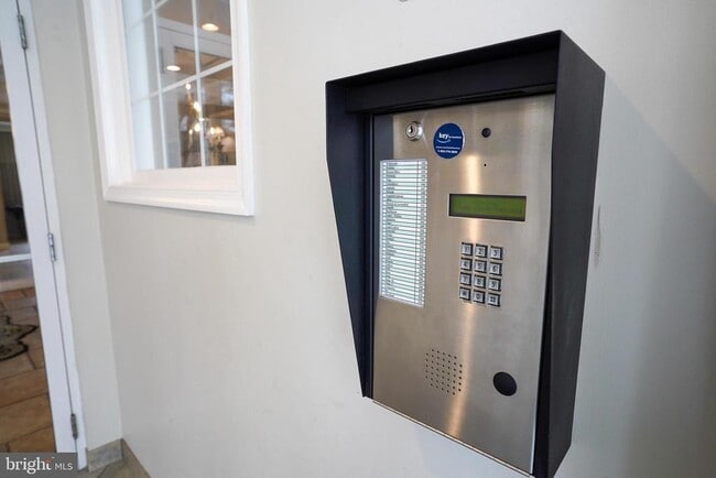 Building Photo - 2111 Ganton Green