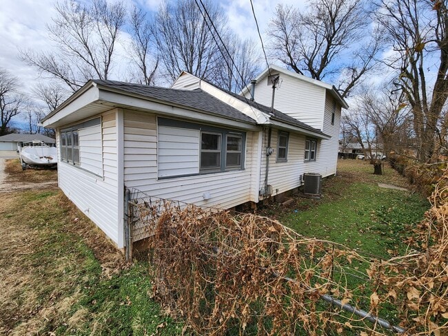 Building Photo - Spacious 3-Bedroom, 2-Bathroom Home AVAILABLE NOW!!