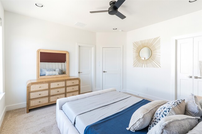 Building Photo - 2428 Ella Blvd