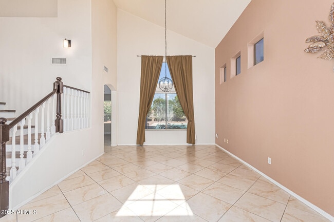 Building Photo - 602 W Canary Way