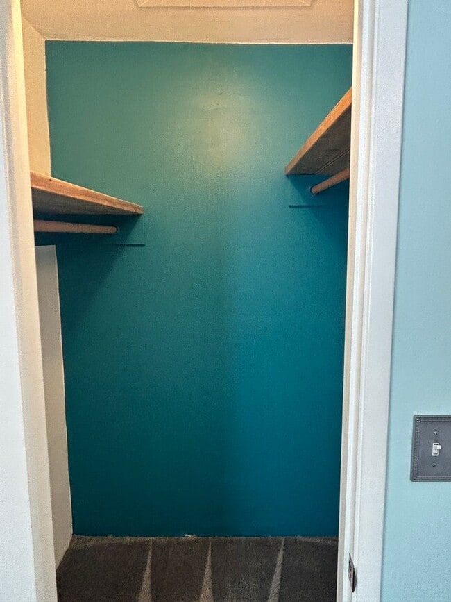 Building Photo - Quaint 1 Bedroom near Condon Park