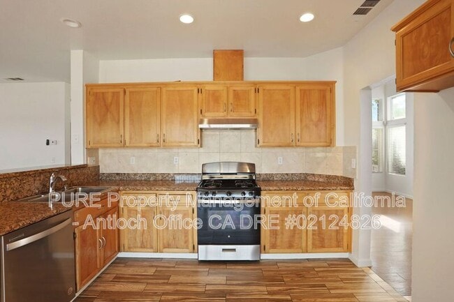 Building Photo - 2304 Yorkshire Ct