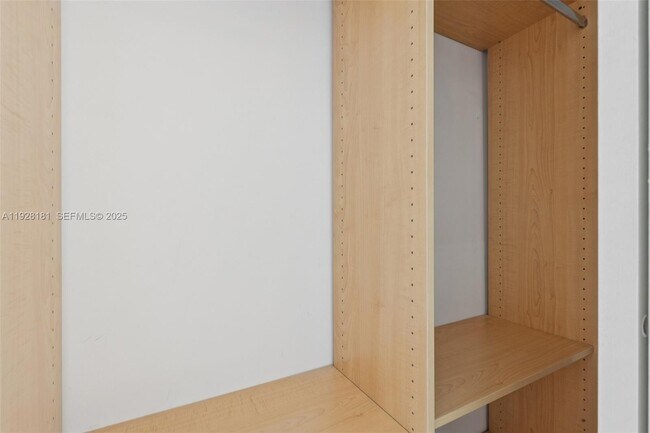 Building Photo - 1060 Brickell Ave