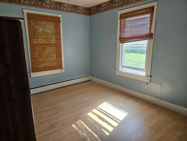 Building Photo - 1259 Queen St