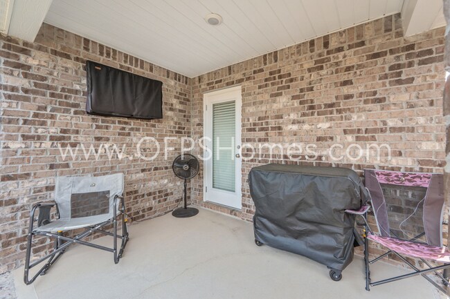 Building Photo - CRESTVIEW 4BED/2BATH - AVAILABLE JUNE 1ST!