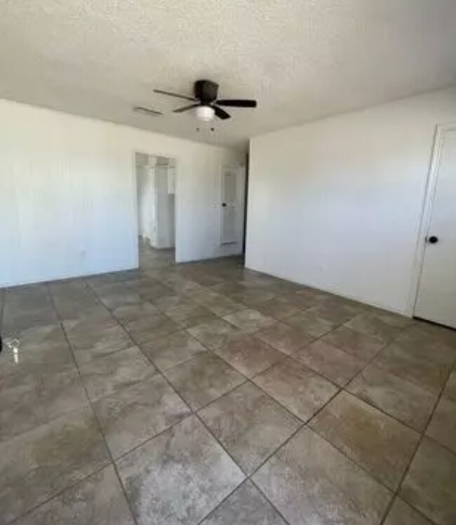 Building Photo - Centrally located 2BR/1BA | Updated | Water Included | $0 Application Fee | September Special