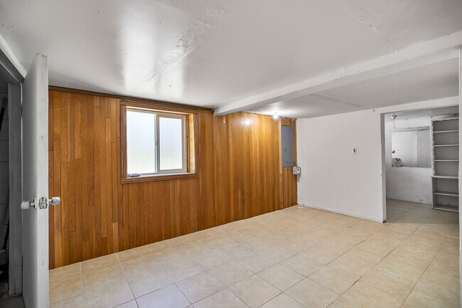 Building Photo - 6609 Elliott Way