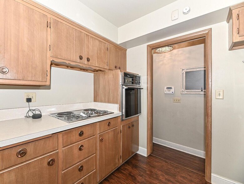 Building Photo - 1208 Montclair Dr