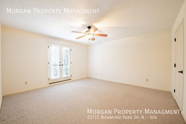 Building Photo - 13715 Richmond Park Dr N