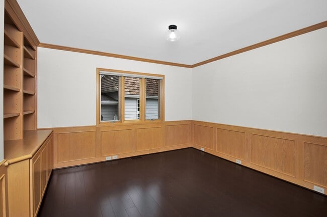 Building Photo - Large 4 Bedroom Home in Marymoor Hill