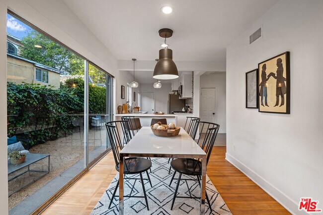 Building Photo - 2217 Scott Ave