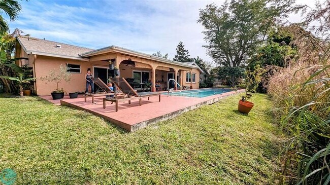Building Photo - 8105 Nutmeg Way