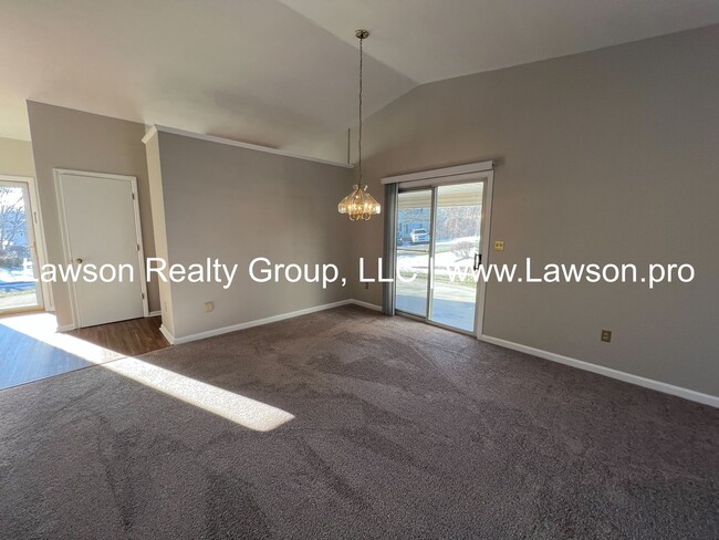 Building Photo - One Level Living in Convenient Roanoke Loc...