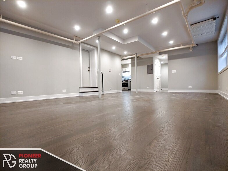 Building Photo - 1931 W Winona St