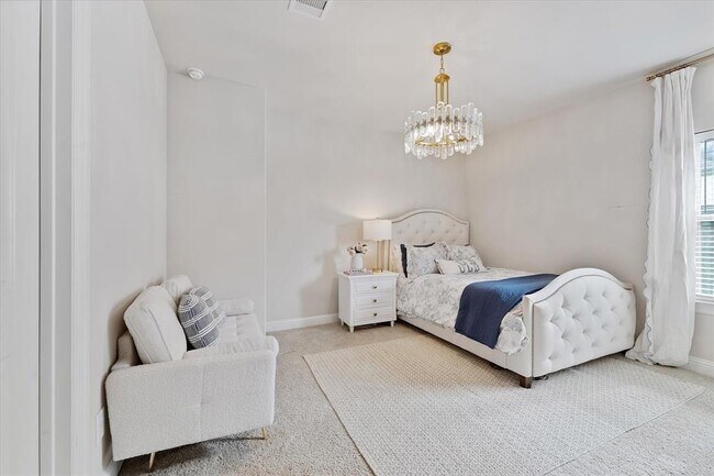 Building Photo - 5823 Stratton Wds Dr