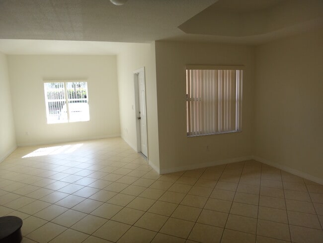 Building Photo - 4929 N Harbor Isles Dr