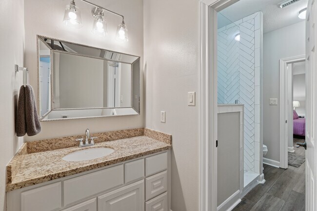 Building Photo - 110 S Veilwood Cir