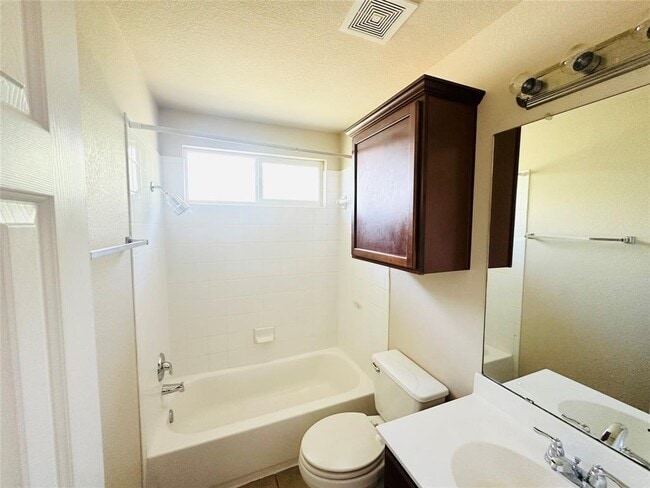 Building Photo - 245 Verano Dr