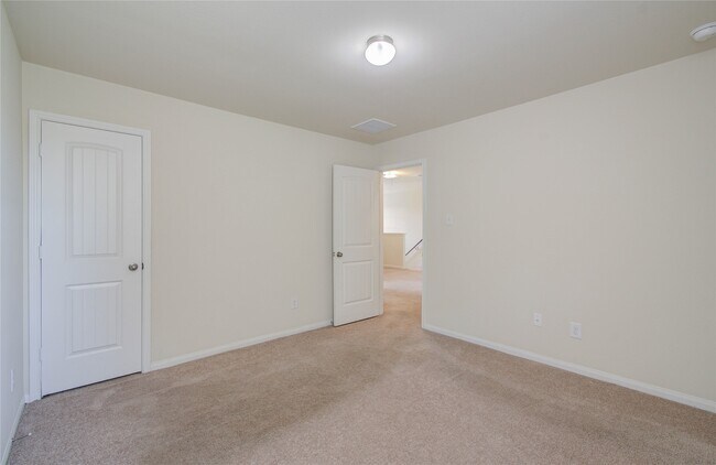 Building Photo - 10410 Solitude Way