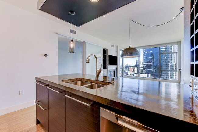 Building Photo - Elevated 1BR at Enso | Lake Views, Parking, Prime Location