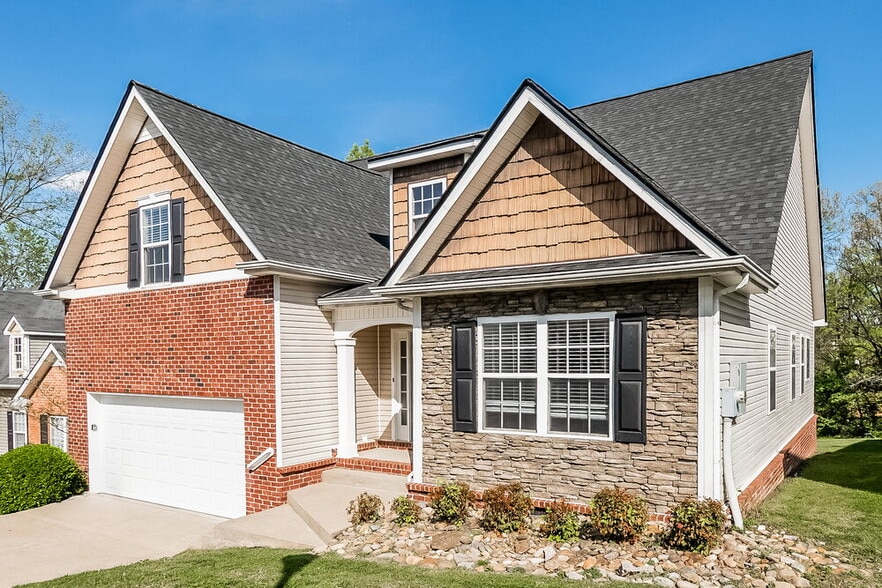 Building Photo - 4008 Pineorchard Pl