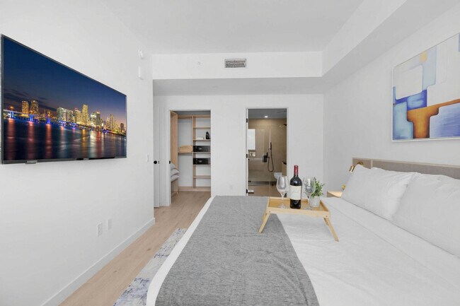 Building Photo - 225 N Miami Ave