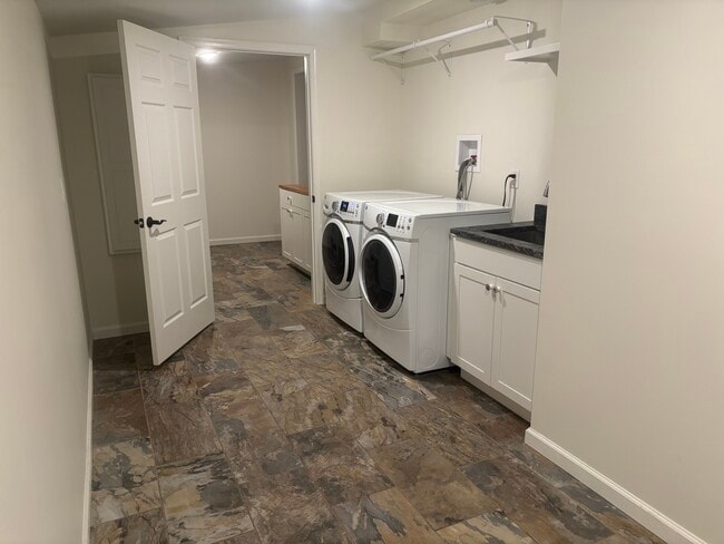 Building Photo - Chatham