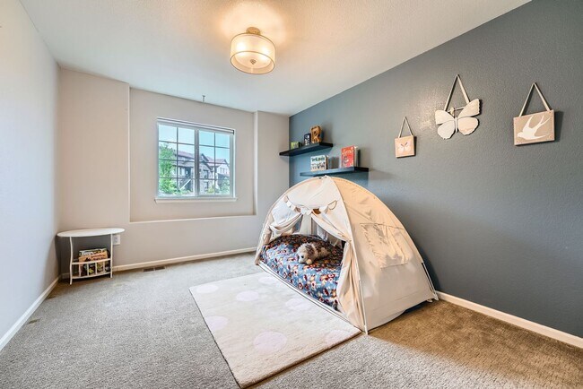 Building Photo - 10463 Meadowleaf Way