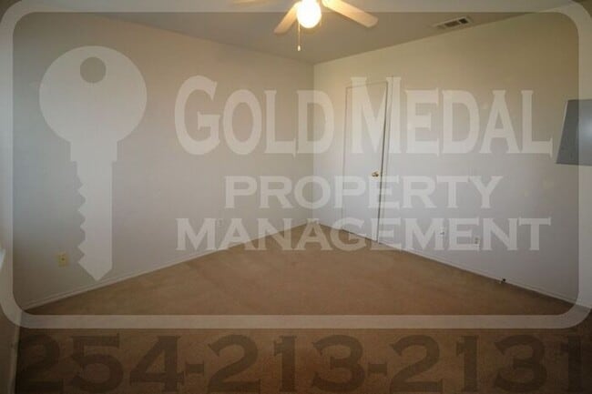 Building Photo - 306 Creek St