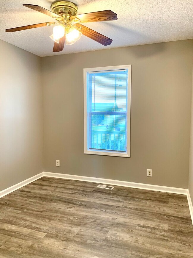 Building Photo - 1936 Timberline Cir