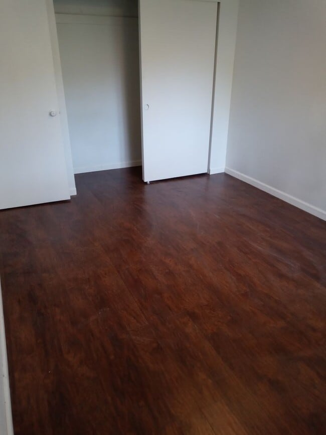 Building Photo - Upgraded 2b/1b duplex for rent!
