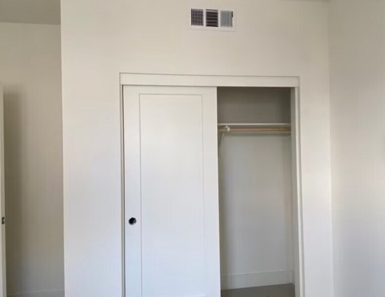 Building Photo - 3893 Quantum Dr