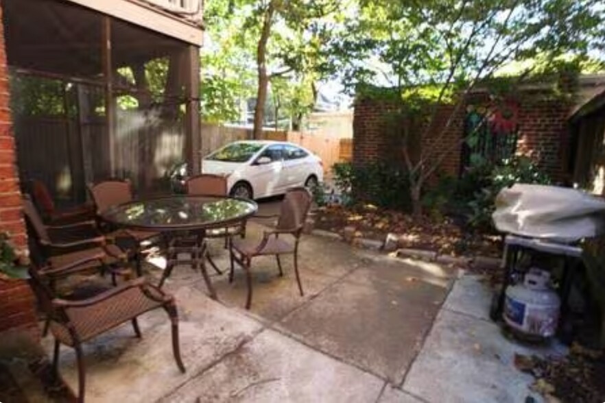 Common Backyard - 3210 17th St NW