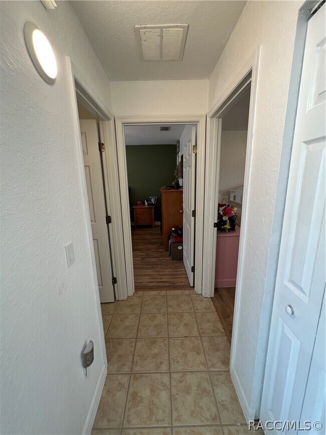 Building Photo - 1211 W Newbury St