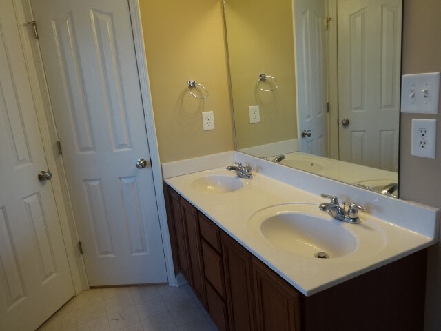 Building Photo - 4324 Pender Ct