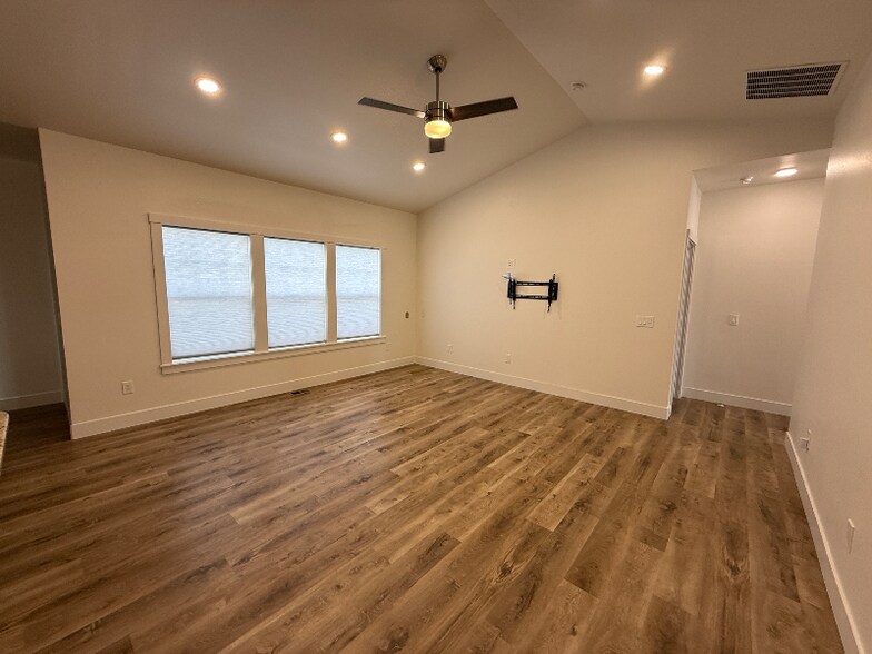 Building Photo - 2902 E 3400 N