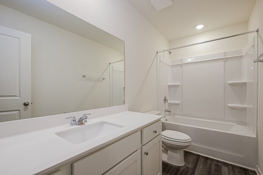 Building Photo - 208 Long Dr