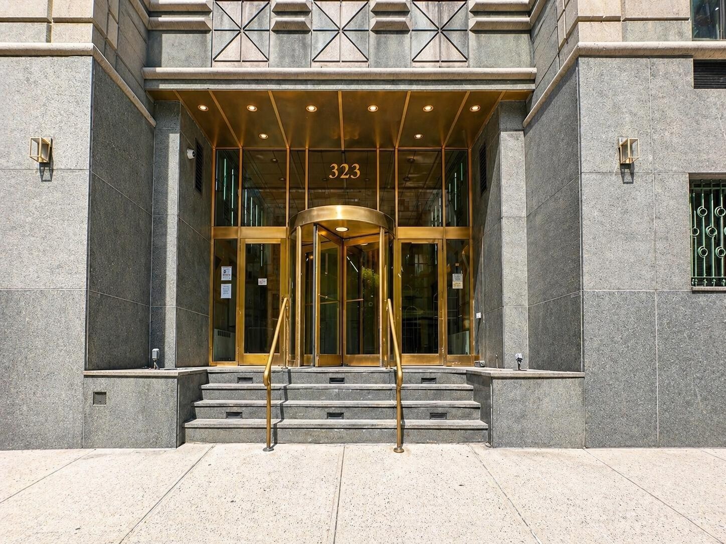 Building Photo - 323 W 96th St