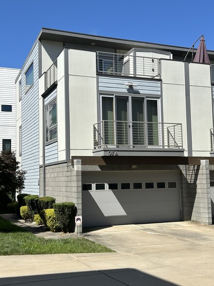 Building Photo - 917 Westbrook Drive