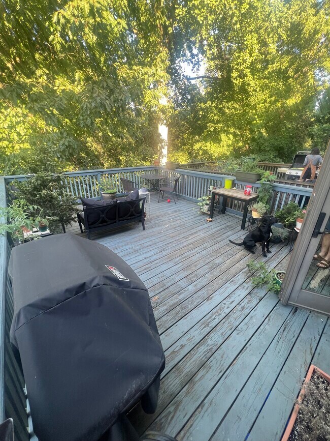 Large Deck - 5412 Hermit Ter