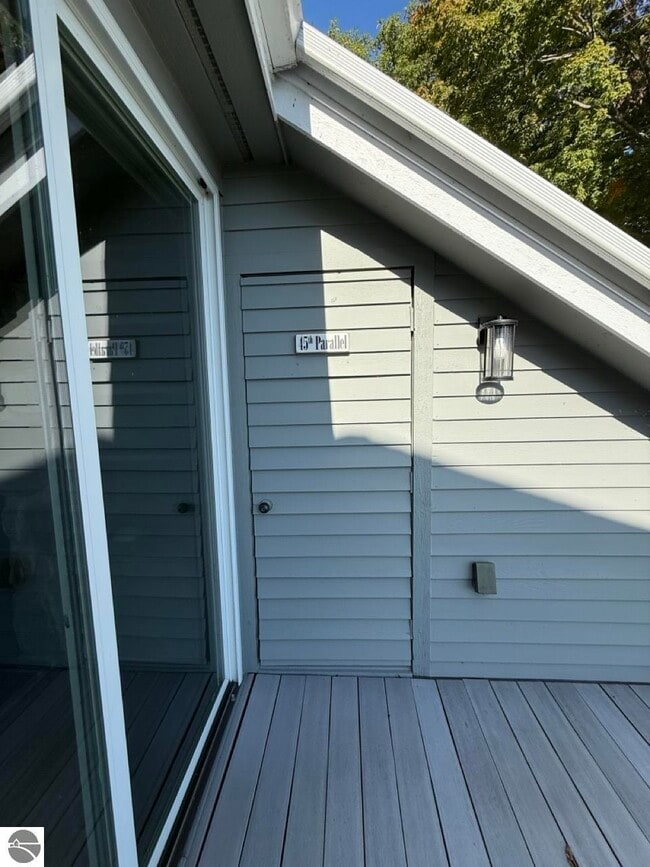 Building Photo - 776 N Yacht Club Dr