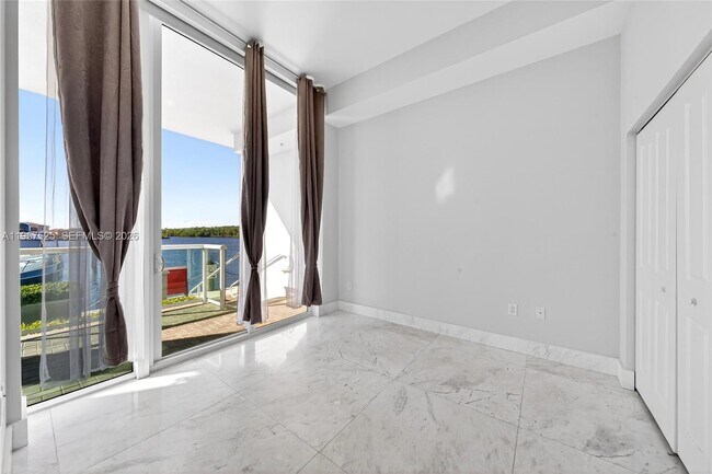 Building Photo - 400 Sunny Isles Blvd