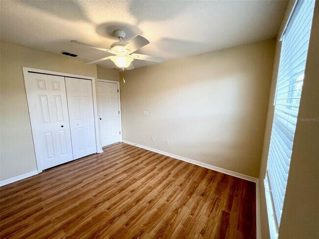 Building Photo - 12735 Somerset Oaks St