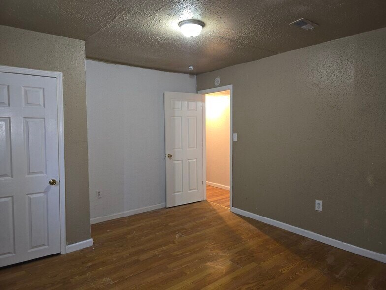 Building Photo - 507 Saint Robert Dr