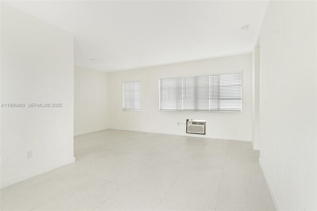 Building Photo - 6930 Rue Versailles Dr