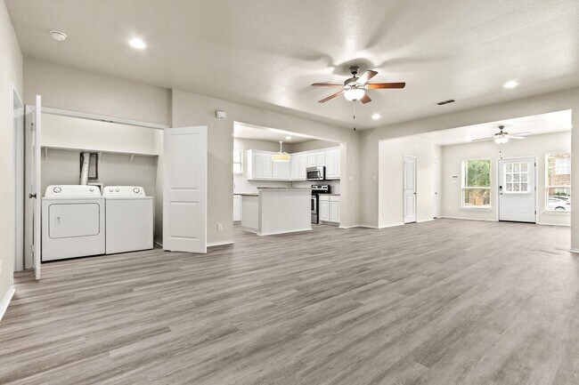 Building Photo - 2536 S University Dr