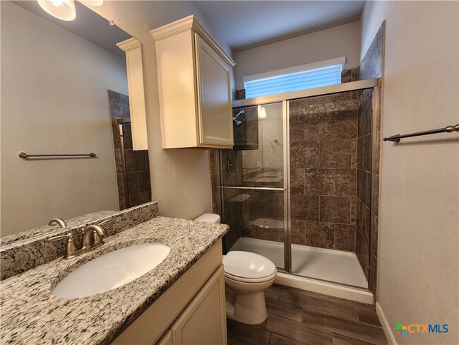 Building Photo - 338 Oak Creek Way