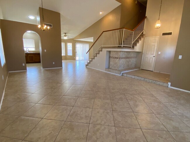 Building Photo - 3 Bedroom 2.5 Bathroom with a Pool in Gard...